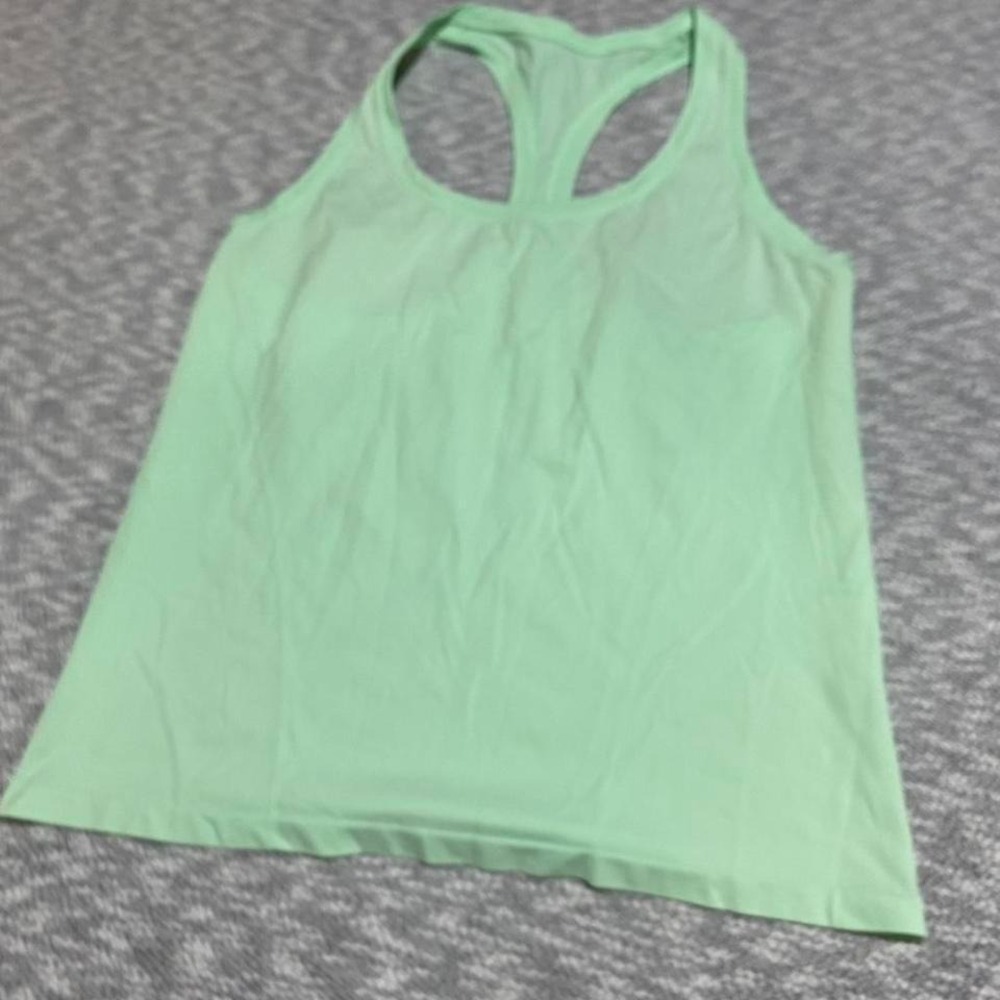 Fabletics green  active tank top no size tag best fits a Mediu. SKU-A458#yoga
